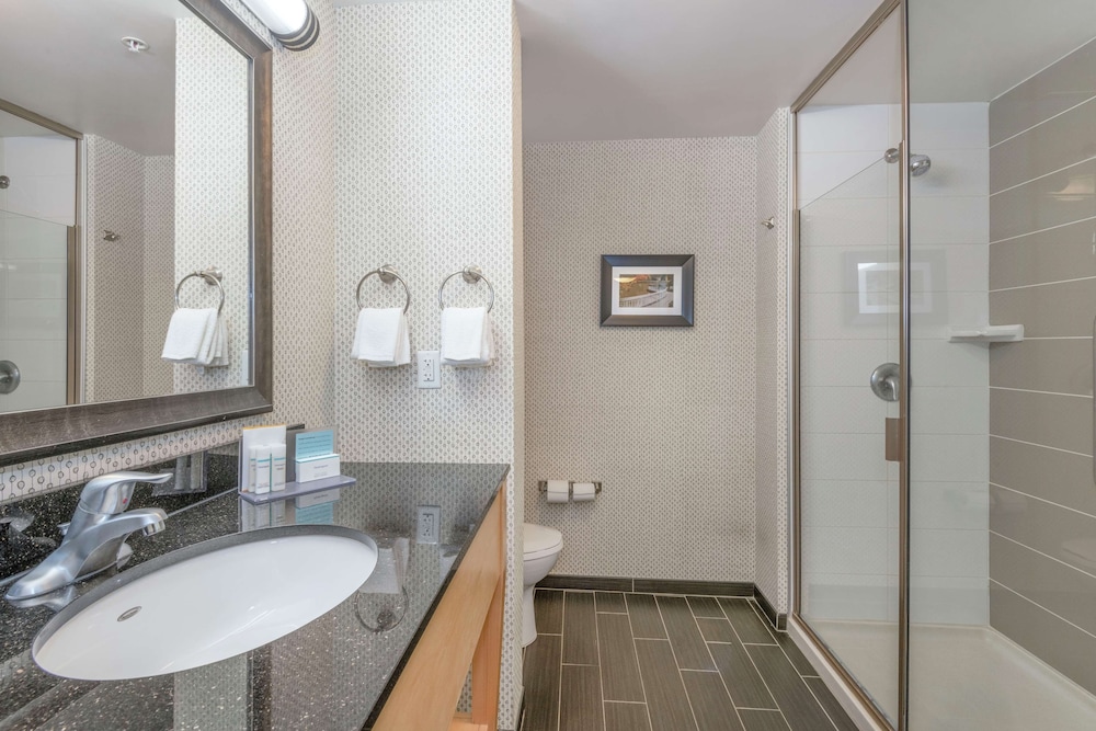 Hampton Inn & Suites Raleigh Crabtree Valley - photo 43