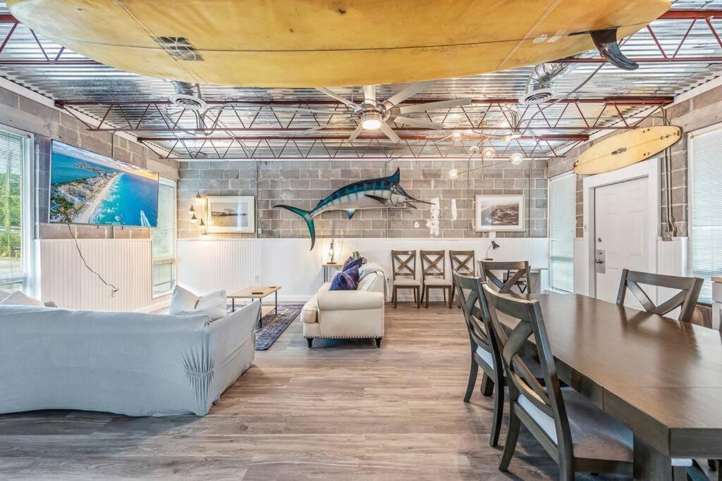 Livin Right Surf Loft Pickleball Basketball Close To The Fun — Fort Walton Beach