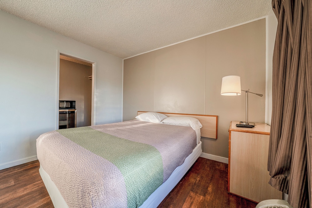 Rama Inn Motel and RV Park - photo 8