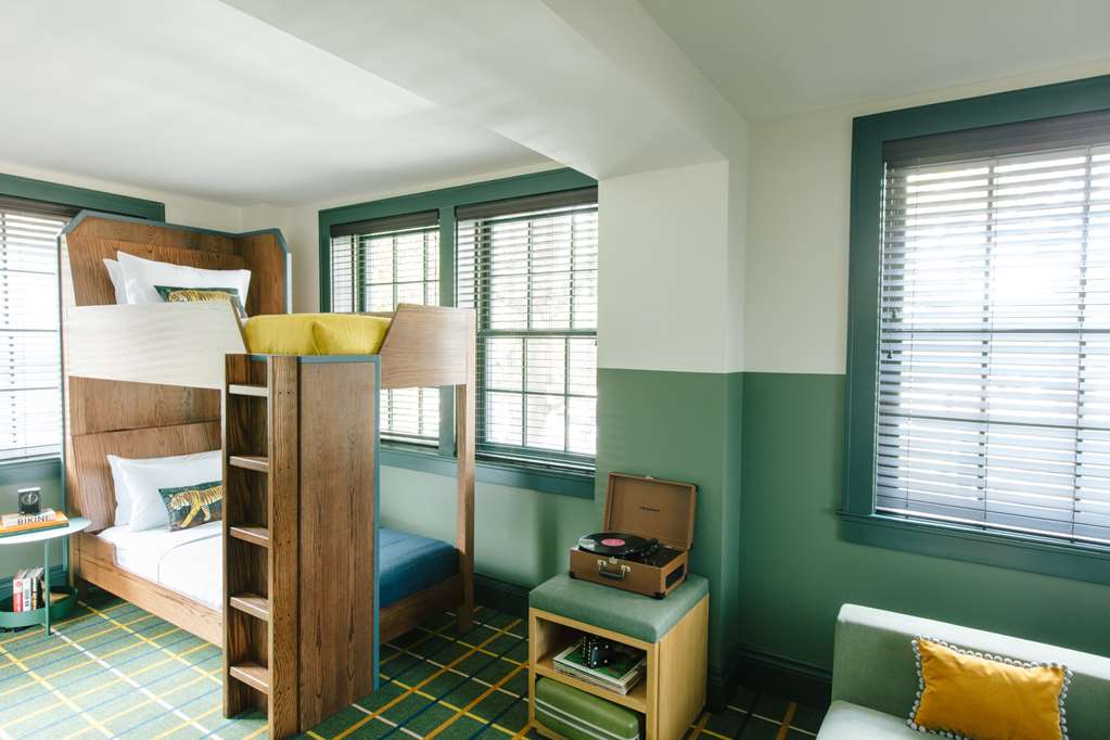 Hotel Clermont - photo 8