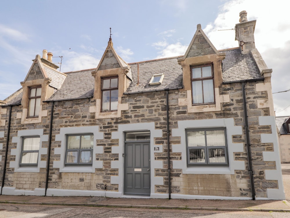 18b New Street — 4-Star Luxury Hotel in Buckie, United Kingdom