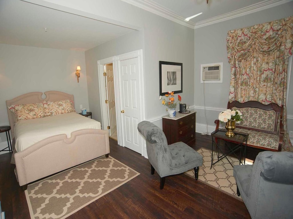 Bellevue Manor - photo 27