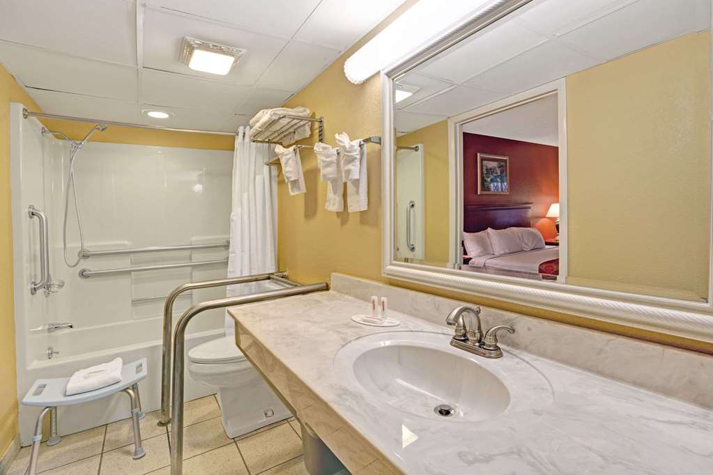 Super 8 by Wyndham Downtown Gatlinburg at Convention Center - photo 10