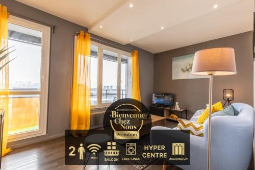 F1 Hyper Centre Avec Garage Terrasse 8 M2 Lumineux Wifi in Clermont-Ferrand, France