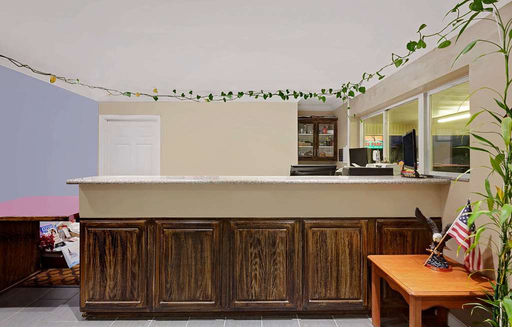 Super 8 by Wyndham Siloam Springs - photo 4