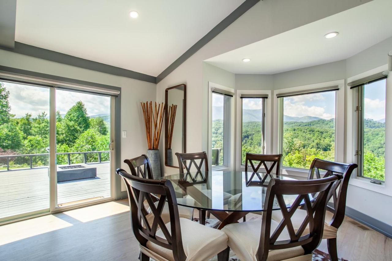 Mountain Nature Retreat Hot Tub Sauna Game Room in Gatlinburg, United States