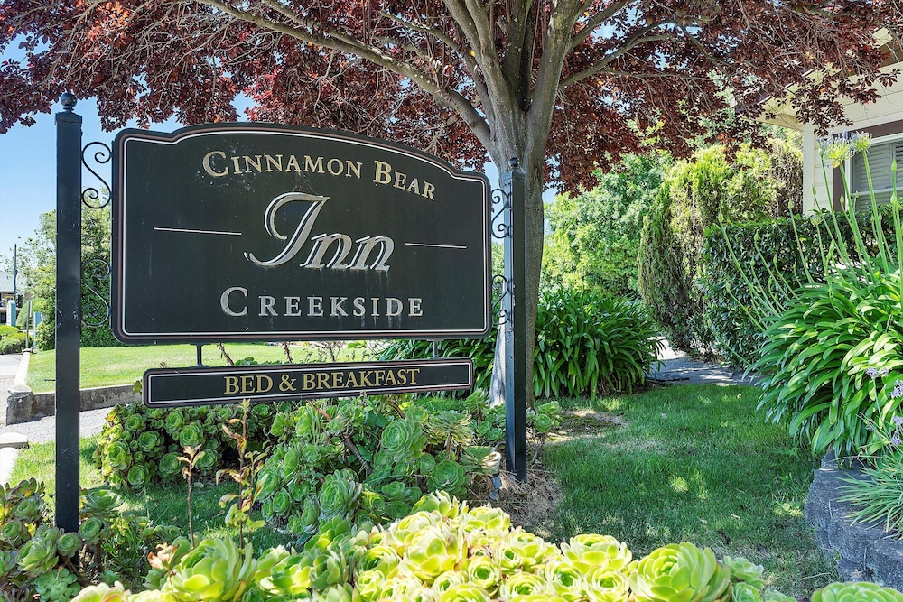 Cinnamon Bear Creekside Inn - photo 51