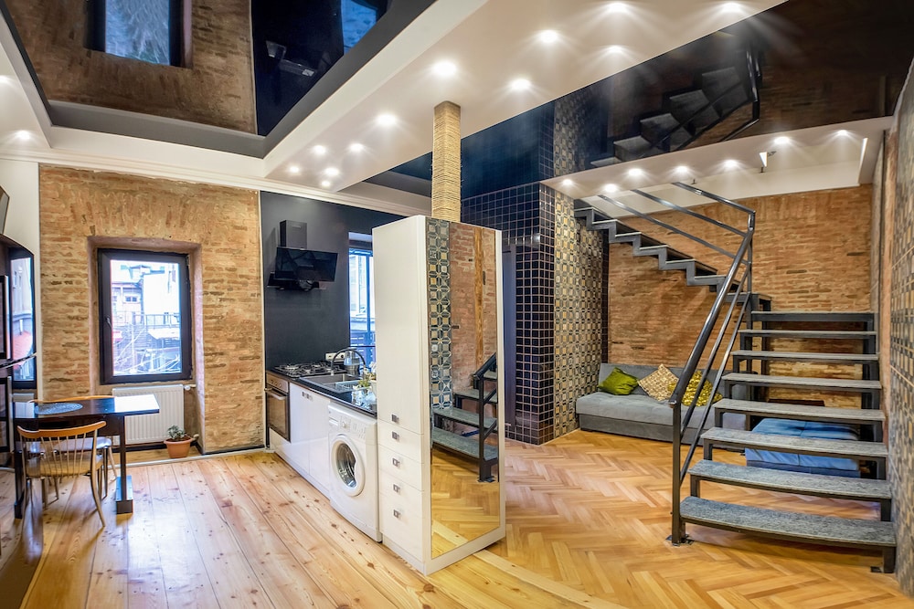 HB apartments Aghmashenebeli — 4-Star Luxury Hotel in Tbilisi, Georgia