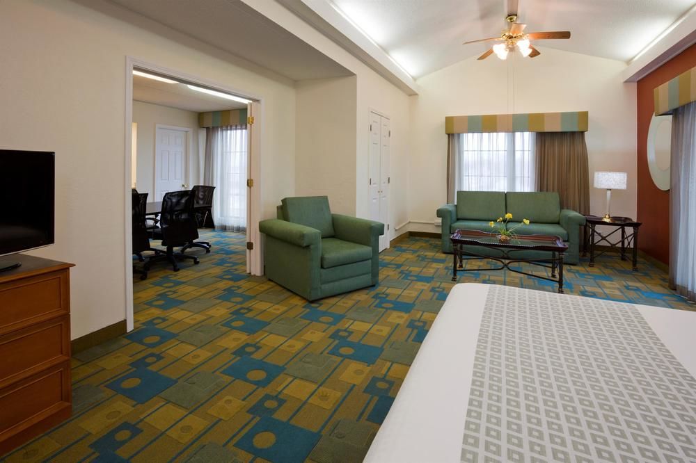 La Quinta Inn Chicago Oakbrook Terrace - photo 20