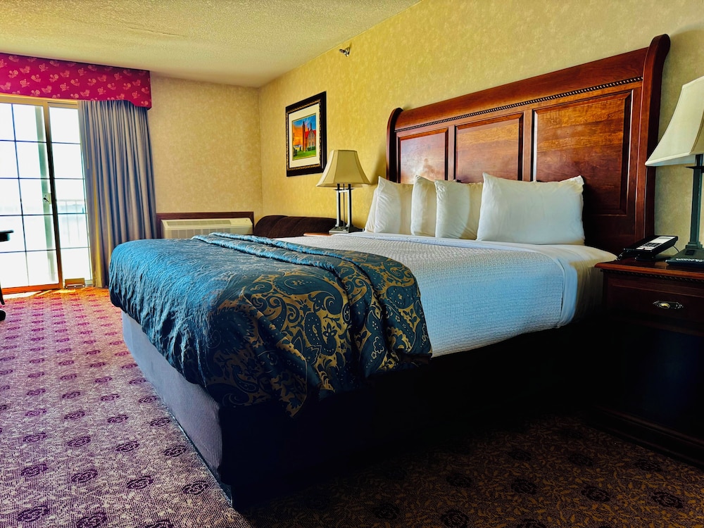 Hamilton Inn Select Beachfront Mackinaw City - photo 18