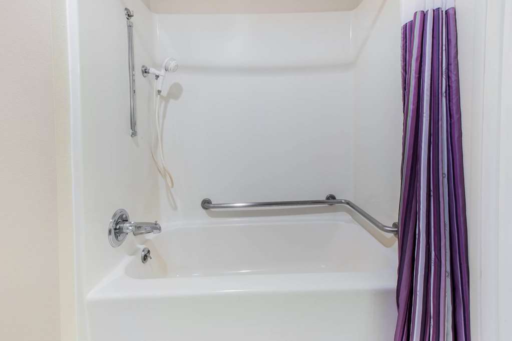 La Quinta Inn by Wyndham Detroit Southgate - photo 8