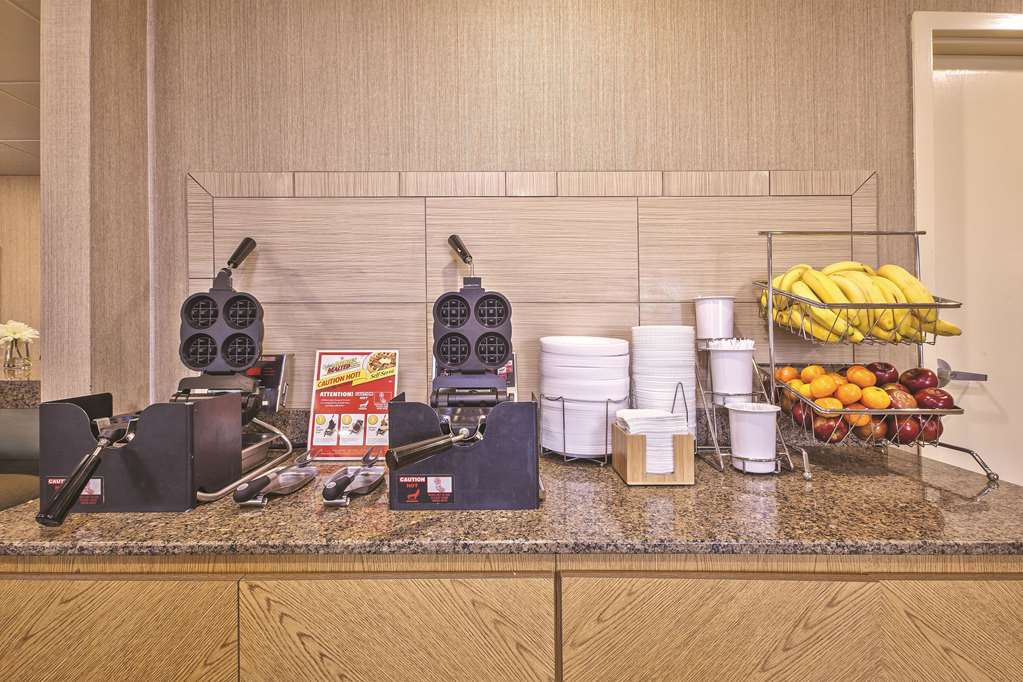 La Quinta Inn by Wyndham Toledo Perrysburg - photo 29