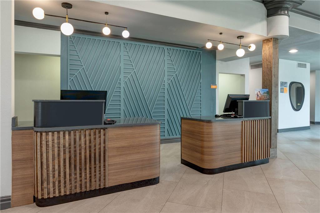 La Quinta Inn & Suites by Wyndham Sherman - photo 8