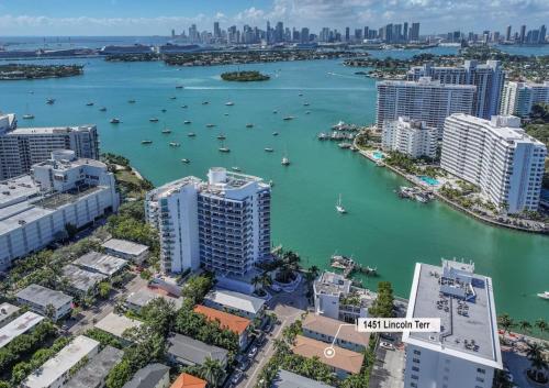 Lux Designer Apt 2BR and 2BA in the Heart of MIA Beach — 4-Star Luxury Hotel in Miami Beach, United States