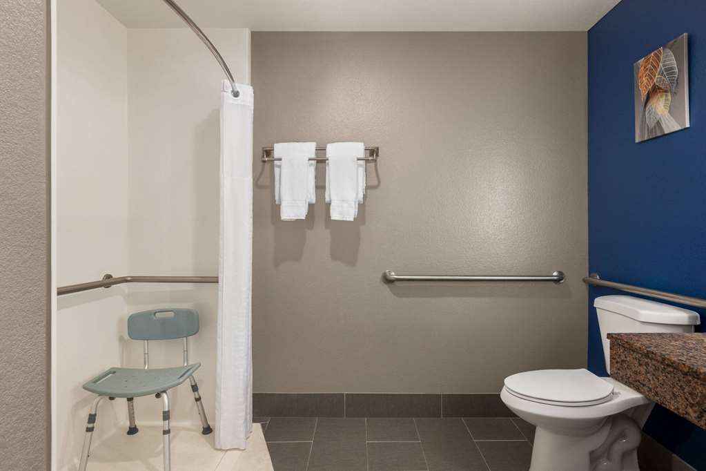 La Quinta Inn & Suites by Wyndham San Antonio N Stone Oak - photo 12