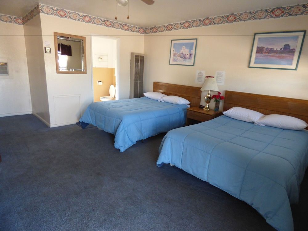 Rainbow Inn & Cottages - photo 26