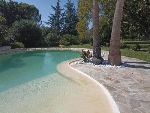Villa charmante en campagne avec piscine privée — 4-Star Luxury Hotel in Saint-Aunes, France