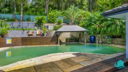 Splendour Hideaway Luxury pool at Caves Beach — hotel in Caves Beach