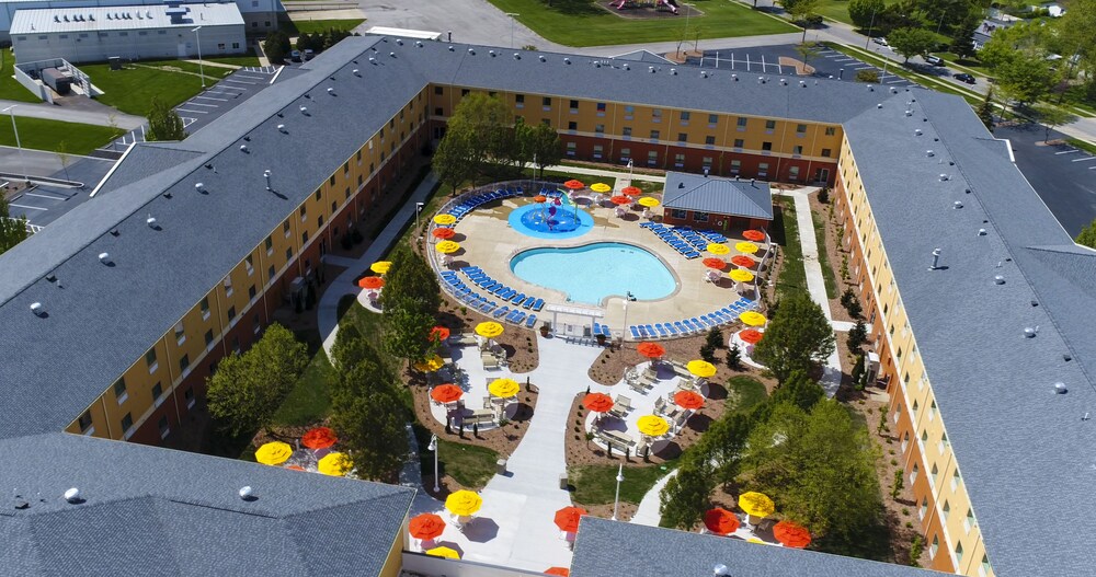 Cedar Point's Express Hotel - photo 27