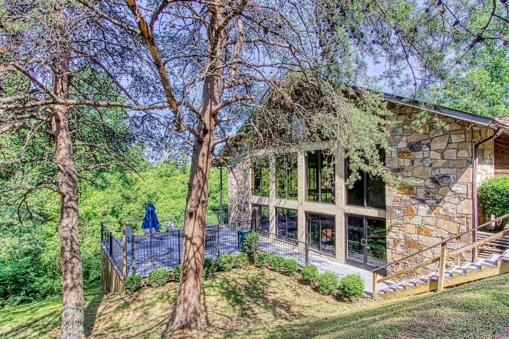 Pinecrest Townhomes - featured photo