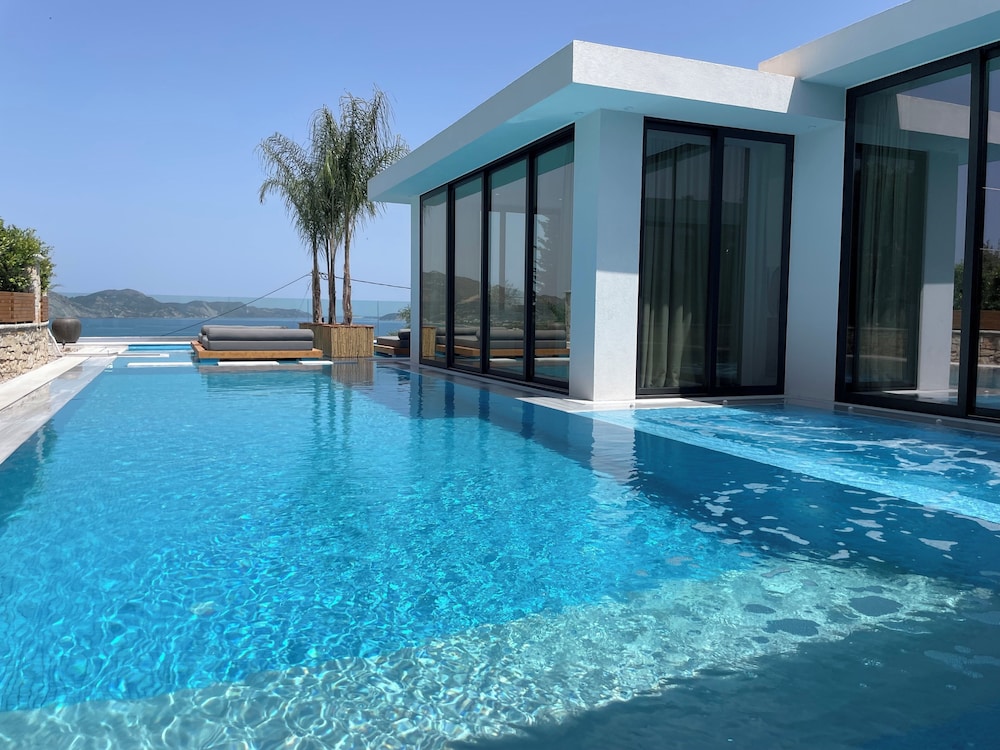 5 bedroom Superior Villa Sea View & Swimming Pool — 4-Star Luxury Hotel in Zakynthos, Greece