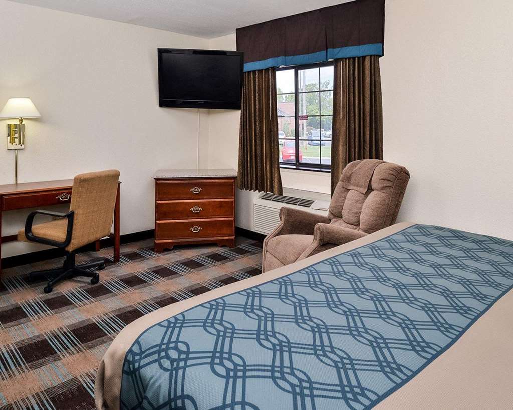Econo Lodge Inn & Suites Shelbyville - photo 8