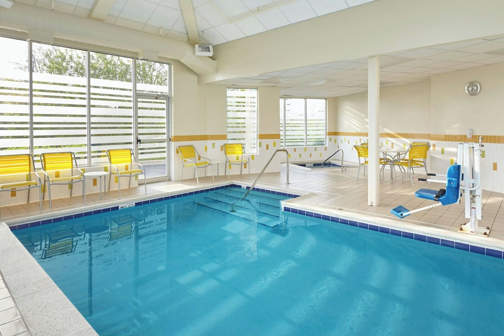 Fairfield Inn & Suites by Marriott Lombard - photo 21
