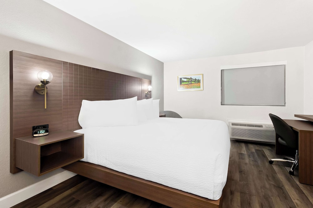 SureStay by Best Western Groves - photo 13