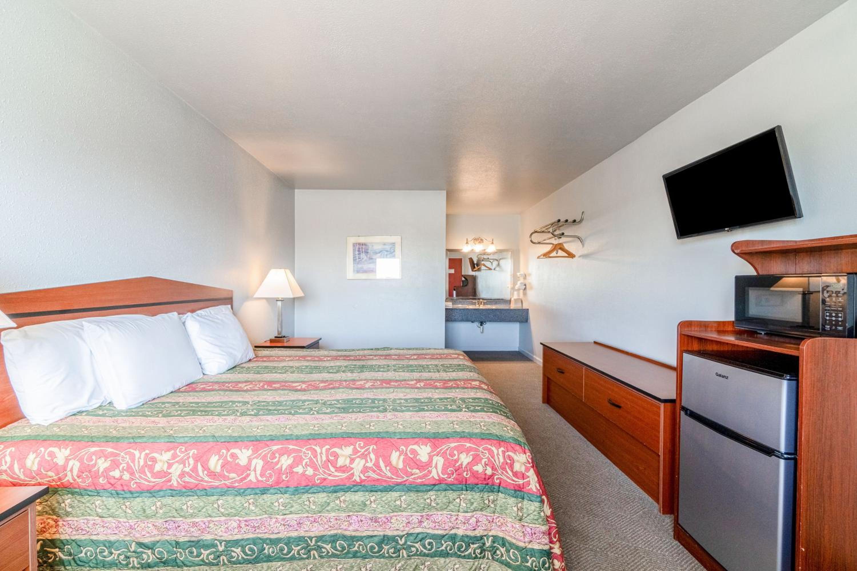 Aurora Inn Motel - photo 14