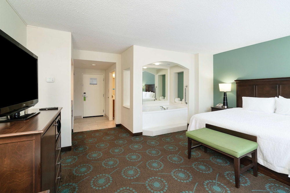 Hampton Inn & Suites Mooresville Lake Norman - photo 32
