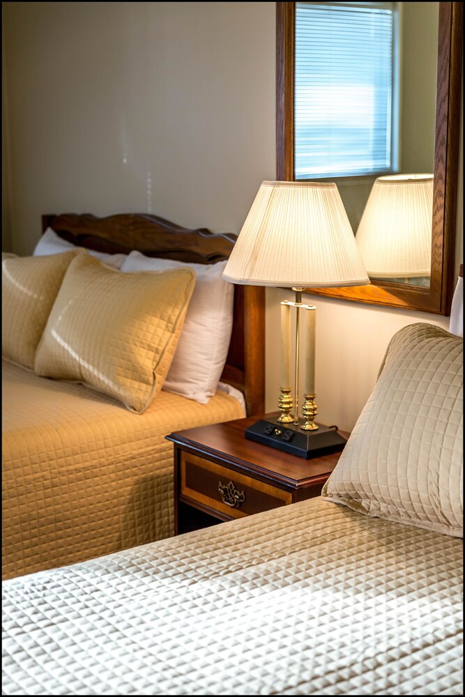 Marina Inn & Event Center - photo 2