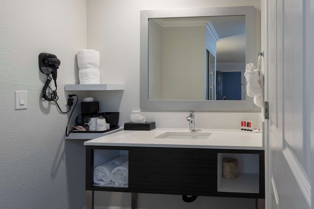 Rodeway Inn Milpitas Near Great Mall - photo 32