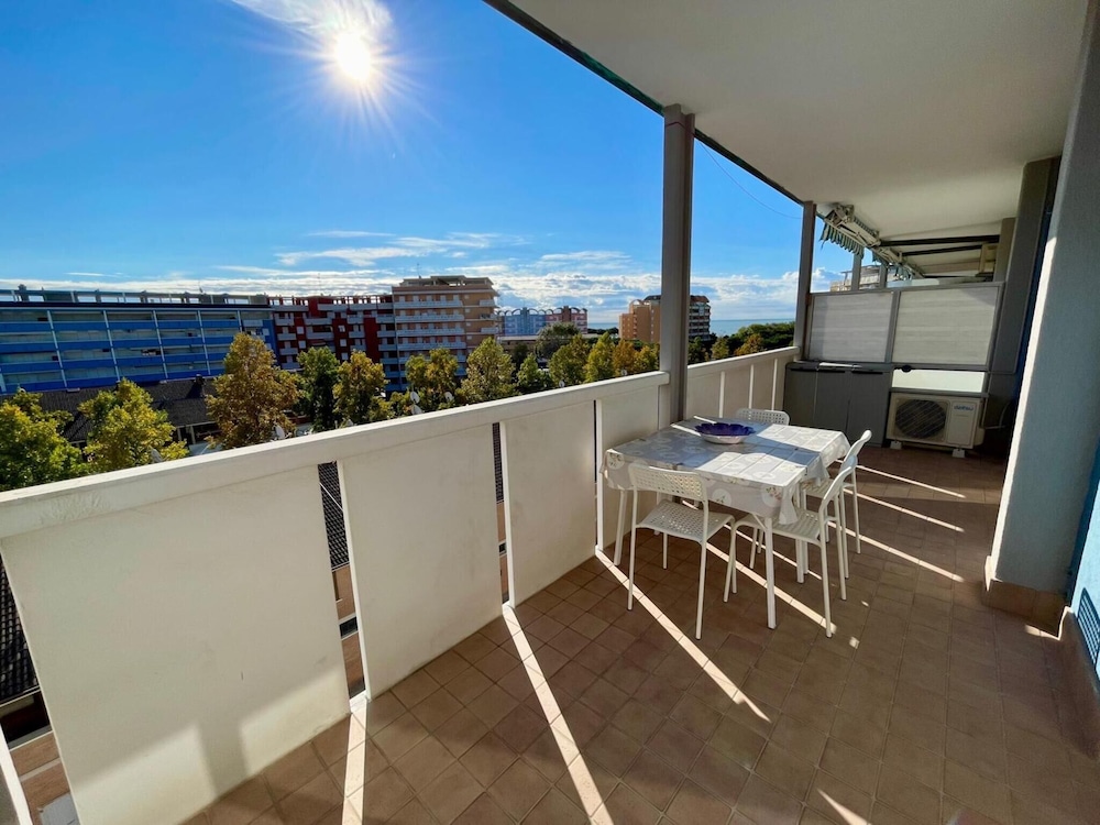 Lovely Flat With Balcony and Shared Swimming Pool Caorle — 4-Star Luxury Hotel in Caorle, Italy