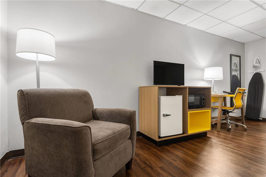 Days Inn by Wyndham Madisonville - photo 16
