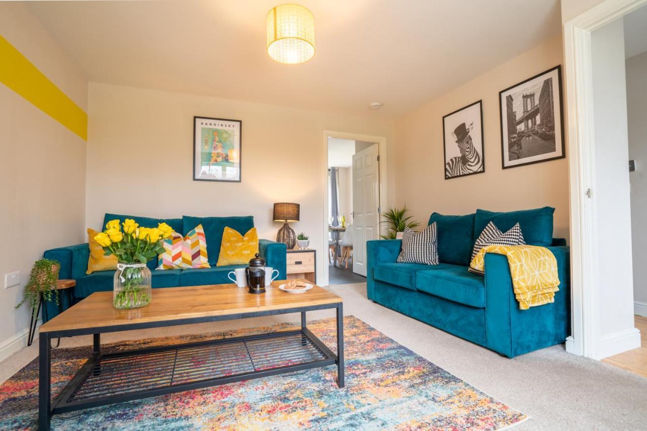 Central location 3 Beds 2 baths off street parking fast Wifi sleeps 7 — hotel in Ashby De La Zouch