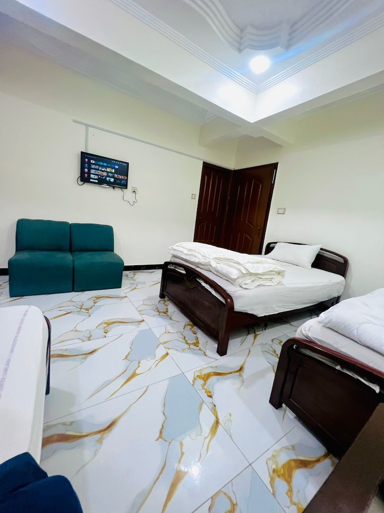 Al Amarat Hotel Tariq Road in Karachi, Pakistan