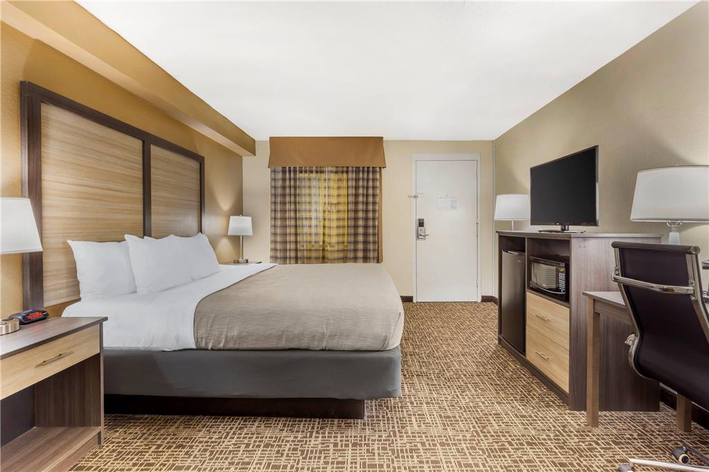 Quality Inn & Suites Spring Lake Fayetteville near Fort Bragg - photo 12
