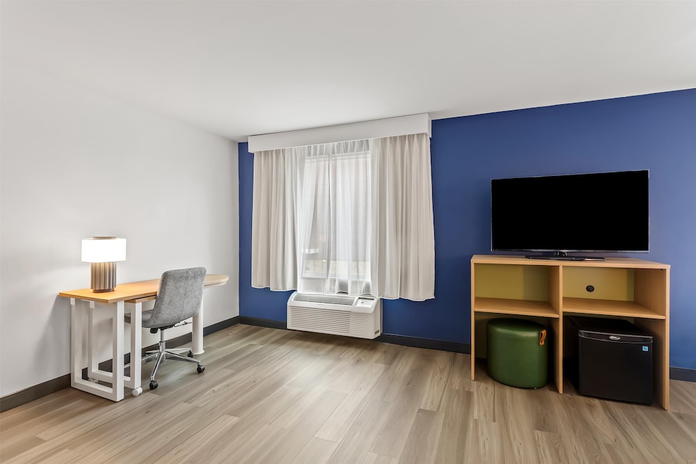 Spark by Hilton Oak Forest - photo 18