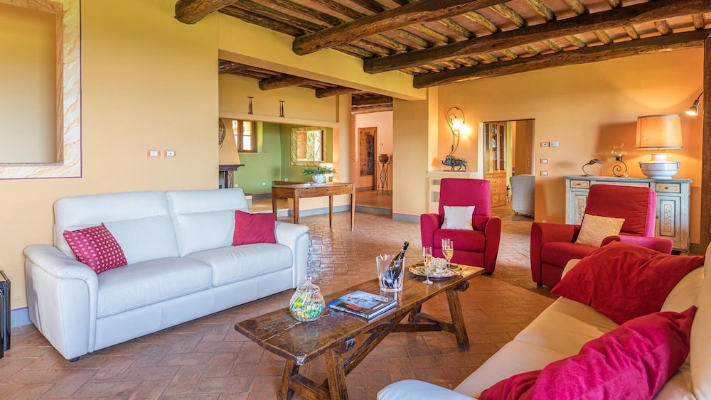 Villa Il Foramasso 10&2 Emma Villas — 4-Star Luxury Hotel in Casole D'elsa, Italy