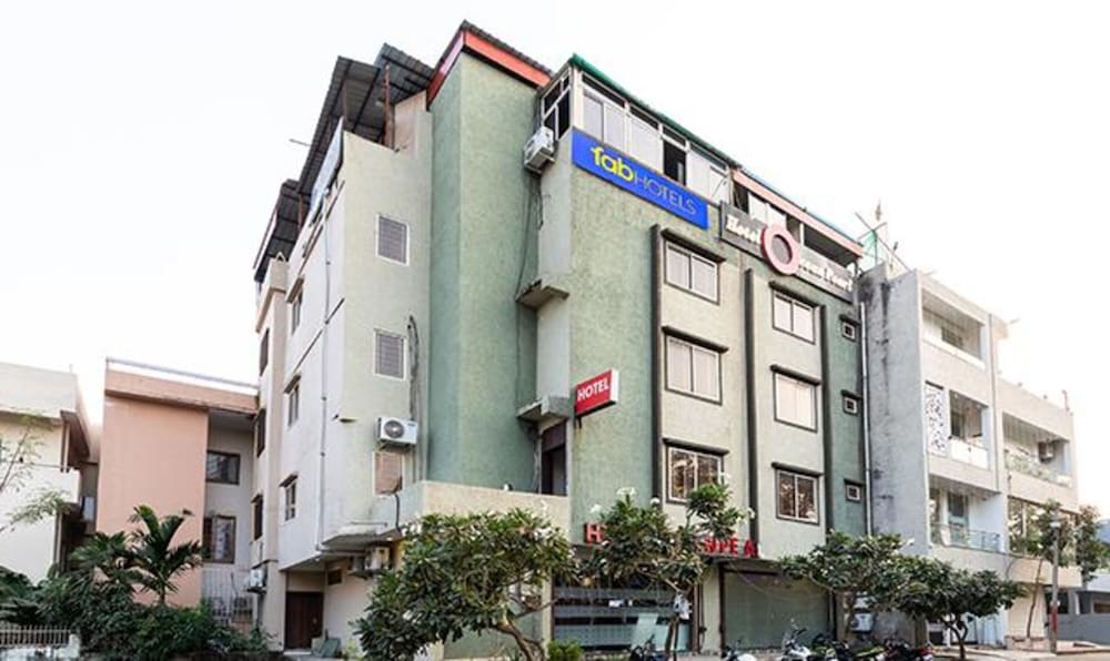 Fabhotel Ocean Pearl