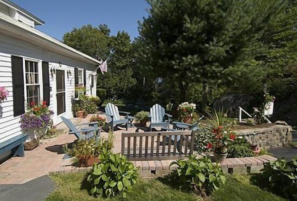 Yardarm Village Inn - photo 19