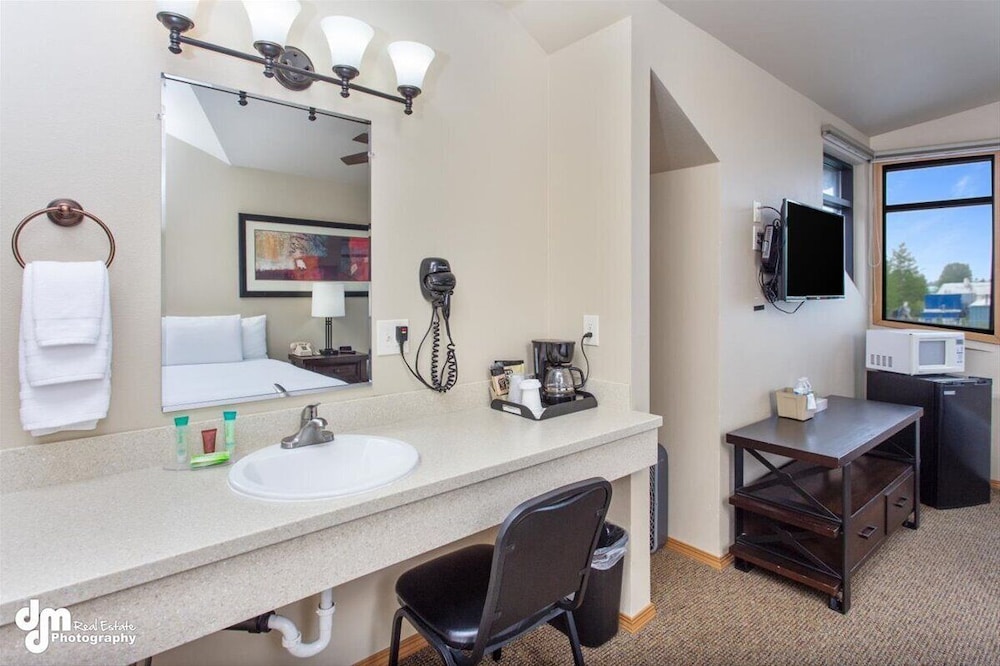 Kenai Airport Hotel - photo 23