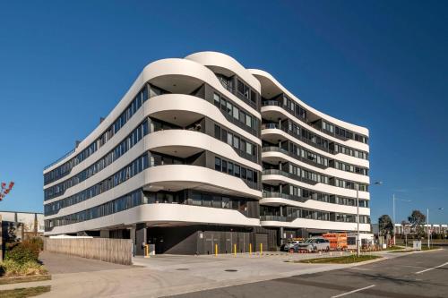Black Mountain Views in Coombs Act — 4-Star Luxury Hotel in Canberra, Australia