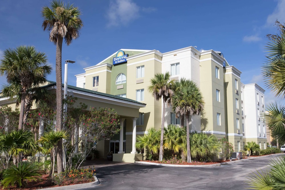 Days Inn & Suites by Wyndham Fort Pierce I 95 - featured photo