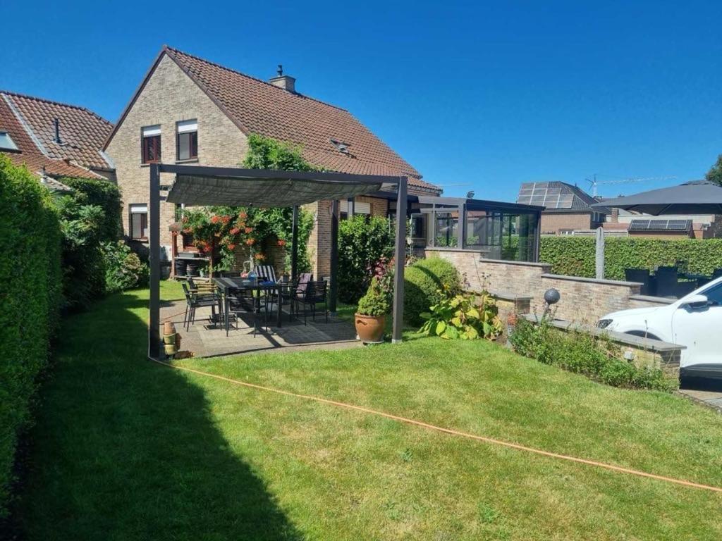 Casa Kanella Vakantiewoning — 4-Star Luxury Hotel in Maasmechelen, Belgium
