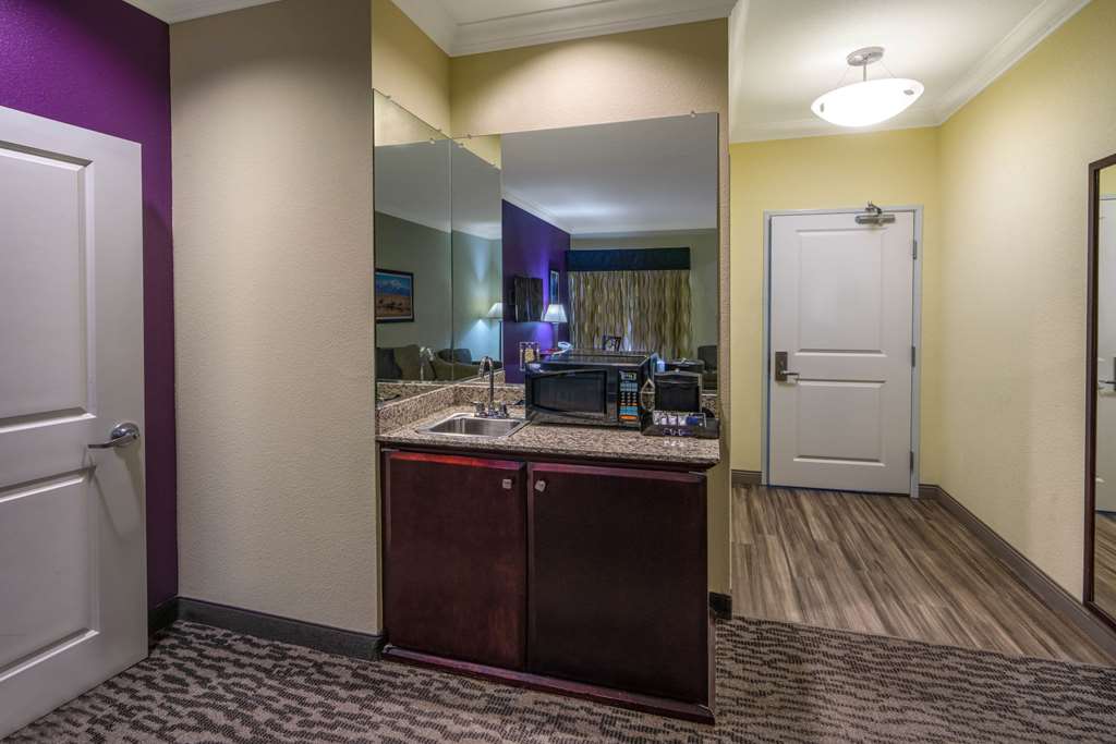 La Quinta Inn & Suites by Wyndham Loveland Estes Park - photo 19