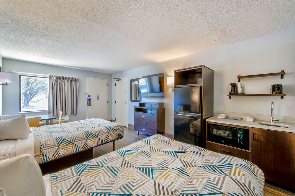 Studio 6 Birmingham AL Medical Center - photo 15