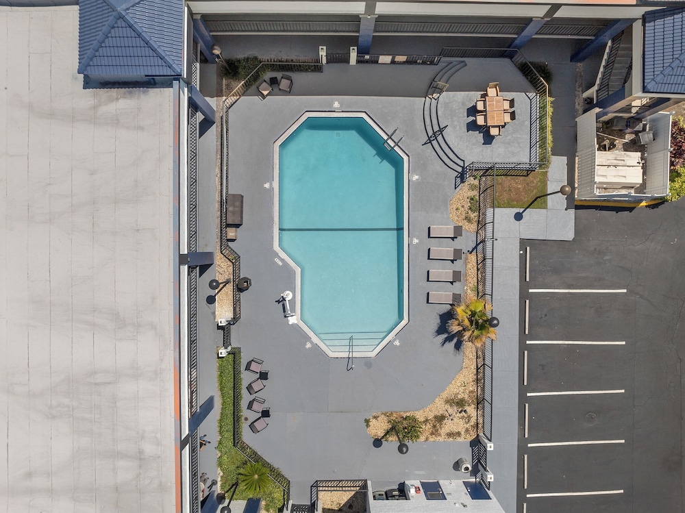 Baymont by Wyndham Orlando East - photo 28