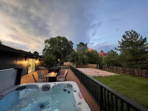 Uptown Vacation Villa at The OZ with Hot tub and Views — 4-Star Luxury Hotel in Sedona, United States
