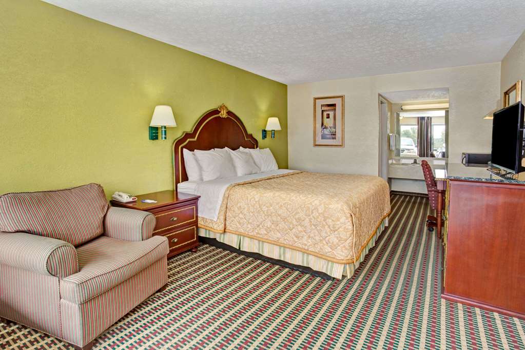 Travelodge by Wyndham Sellersburg Louisville North - photo 8